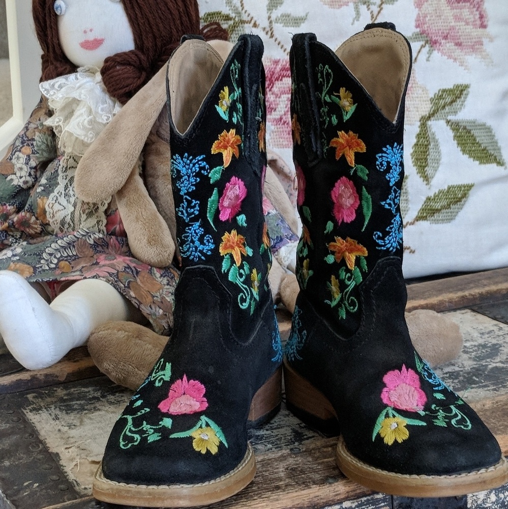 Roper Black Suede Floral Embroidered Cowgirl Boots